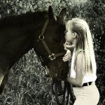 girl-kiss-horse,800x600,46249