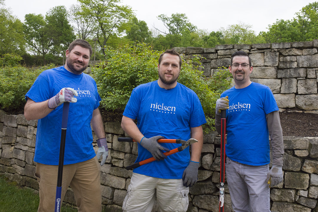 Nielsen Volunteers at Ohio's Hospice of Dayton Hospice House
