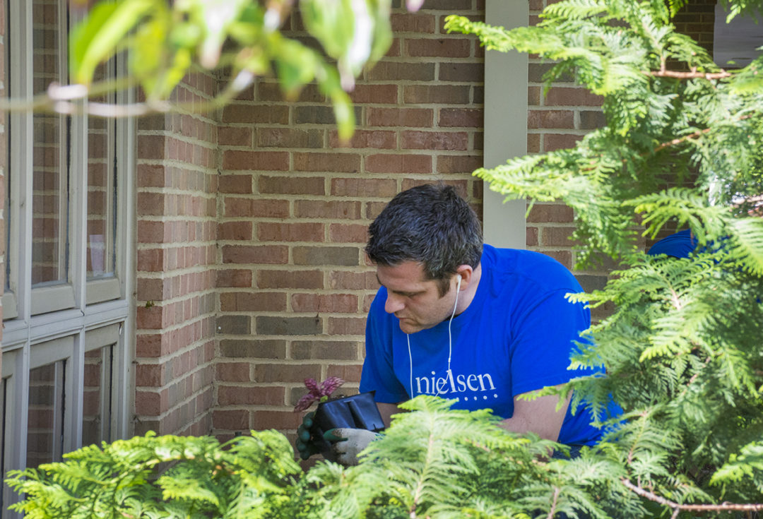 Volunteer plants plant at Ohio's Hospice of Dayton Hospice House