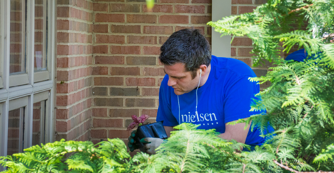 Volunteers Shape Our Gardens At Hospice House