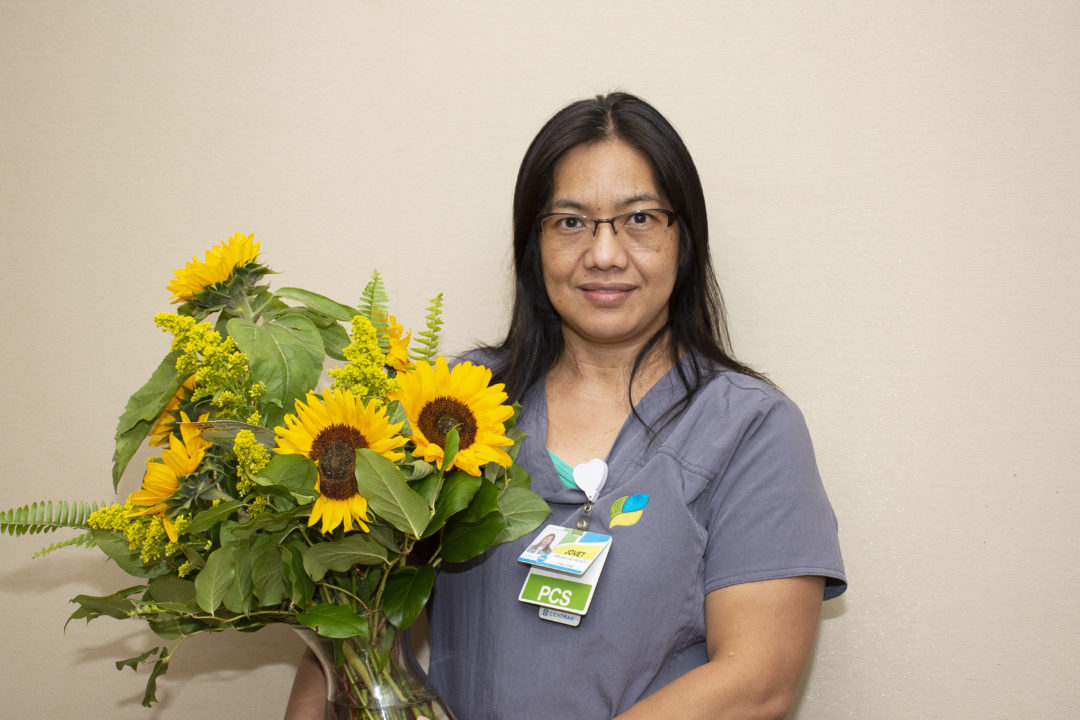 Personal Care Specialist Jovet Sikora Earns Sunflower Award